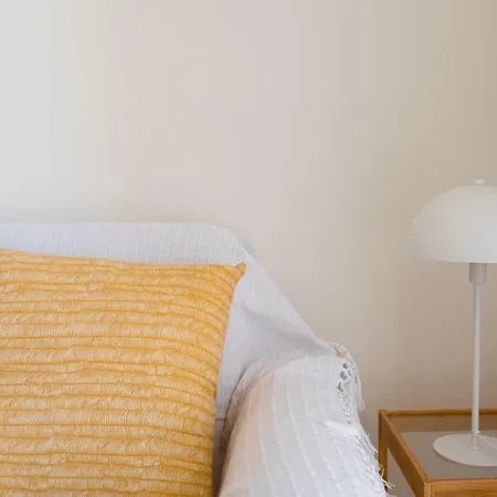 Boho-chic Inner Harbour Apartment